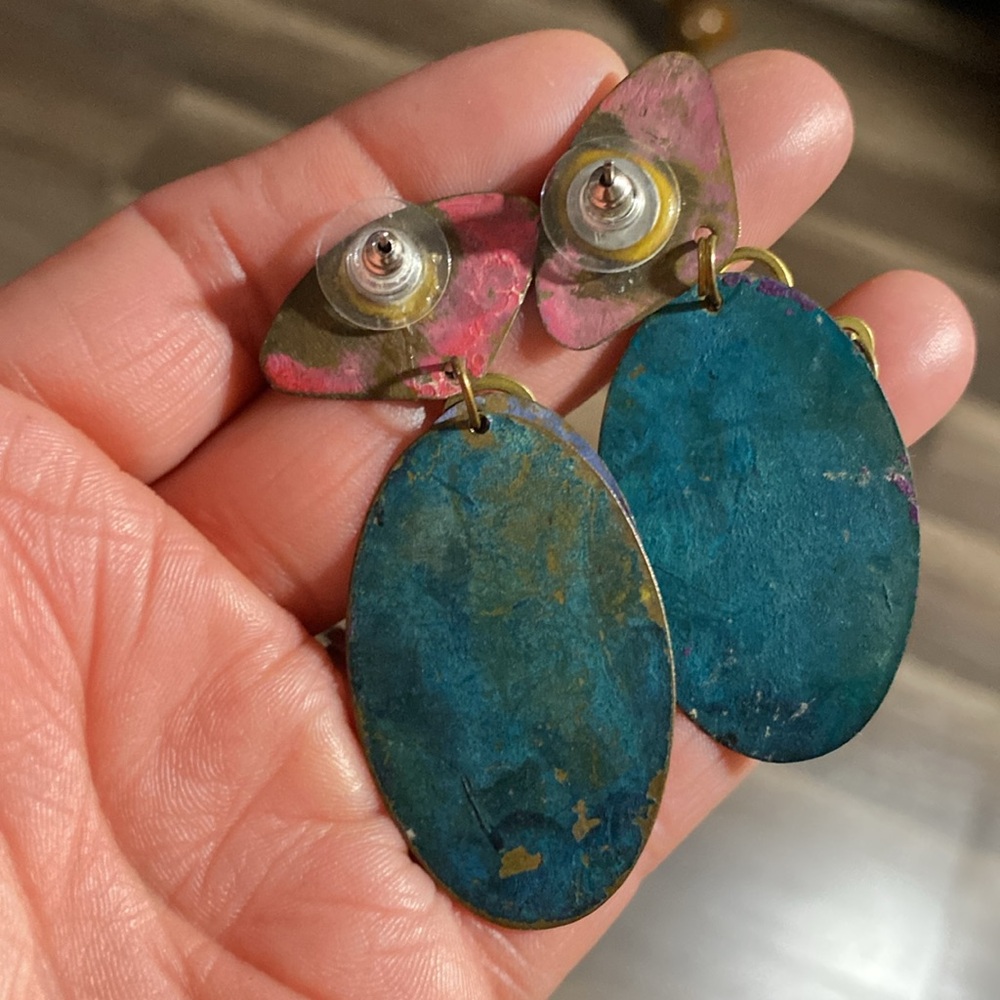 Hand Painted metal earrings/90โs - Picture 5 of 7